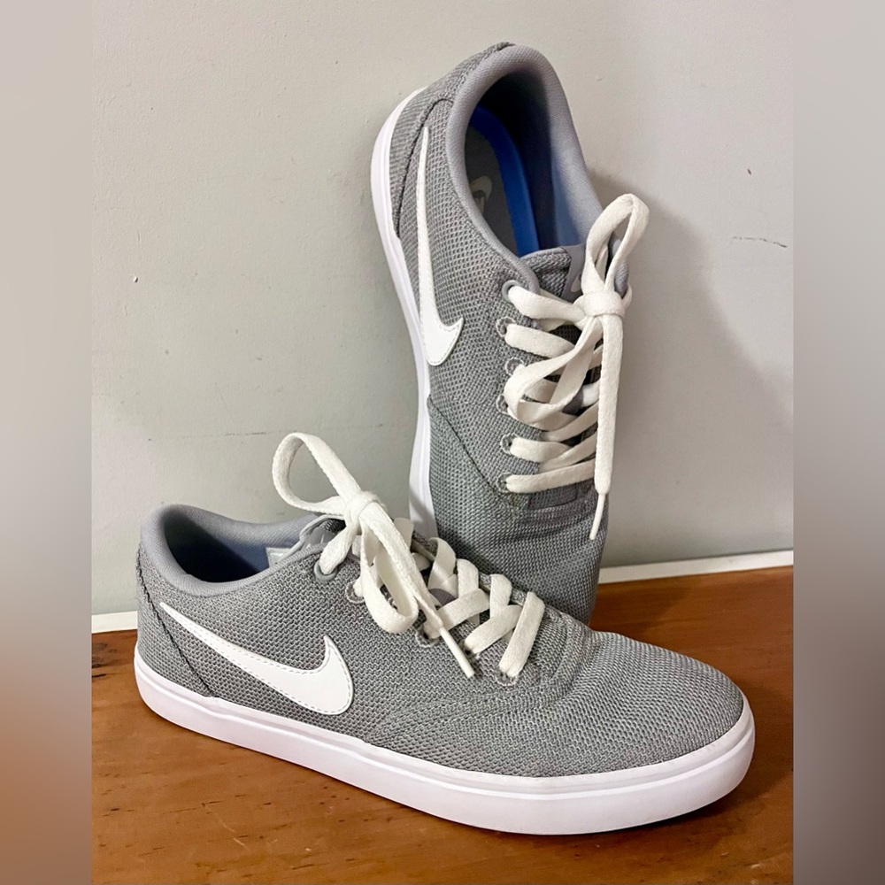 Nike SB Check Solarsoft Shoes Women's 7.5 Gray Canvas Low Athletic Sneakers